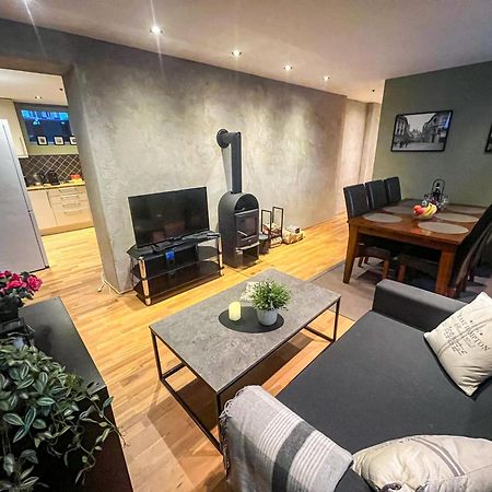 Ålesund Two-Bedroom City Apartment With Fire Place, Free Parking And Fjordview Terrace - Calm And Central מראה חיצוני תמונה