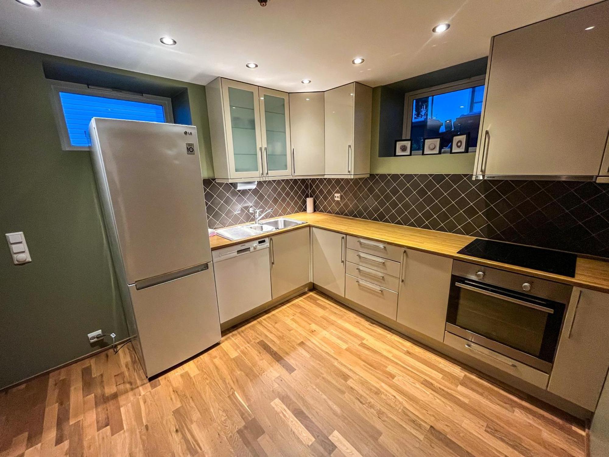 Ålesund Two-Bedroom City Apartment With Fire Place, Free Parking And Fjordview Terrace - Calm And Central מראה חיצוני תמונה