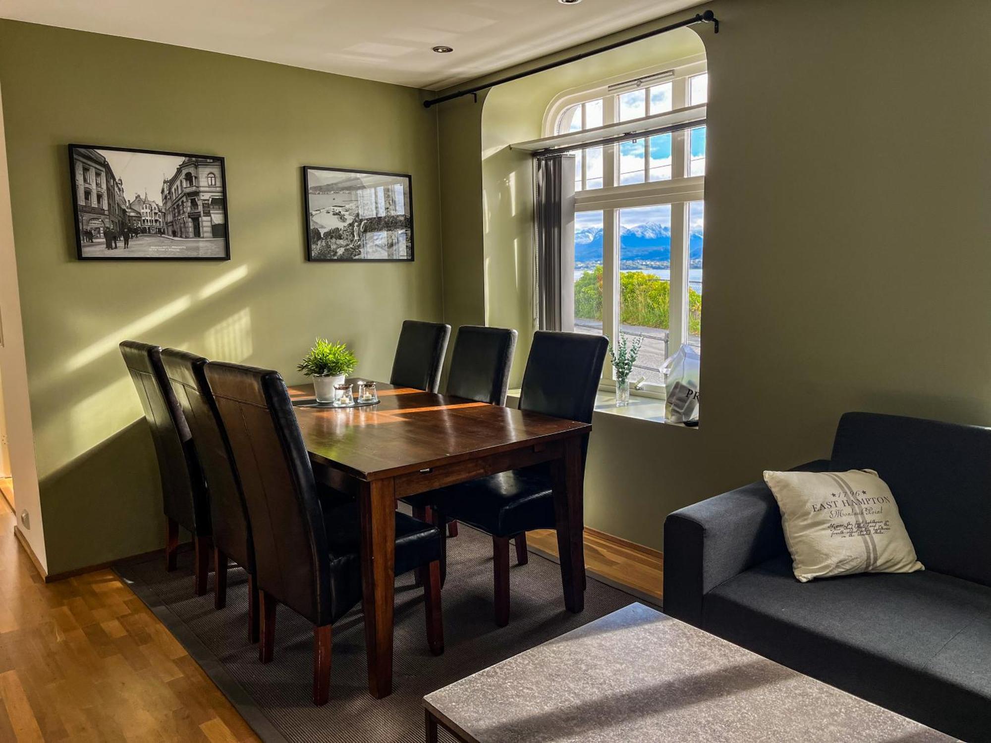 Ålesund Two-Bedroom City Apartment With Fire Place, Free Parking And Fjordview Terrace - Calm And Central מראה חיצוני תמונה