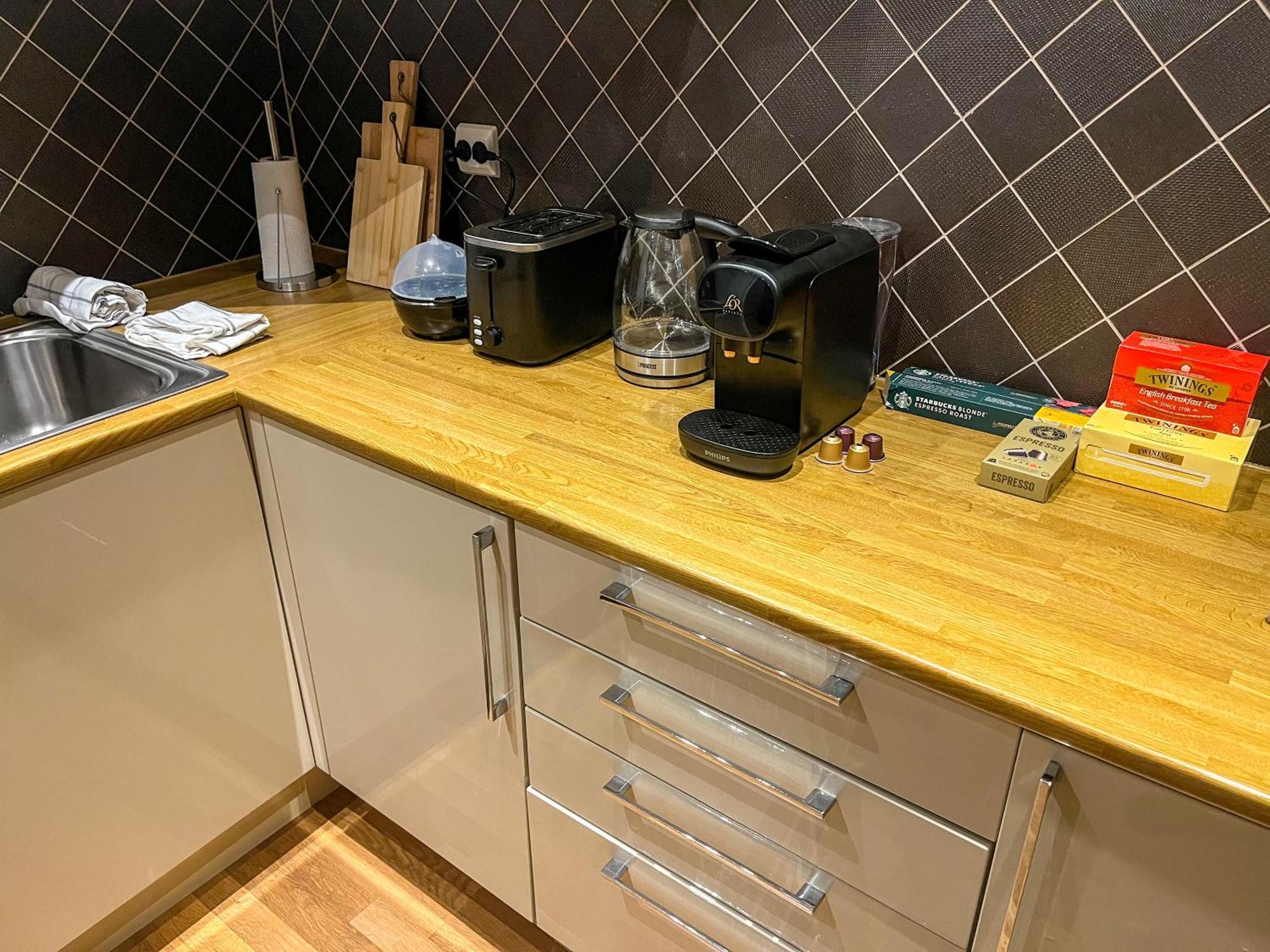 Ålesund Two-Bedroom City Apartment With Fire Place, Free Parking And Fjordview Terrace - Calm And Central מראה חיצוני תמונה