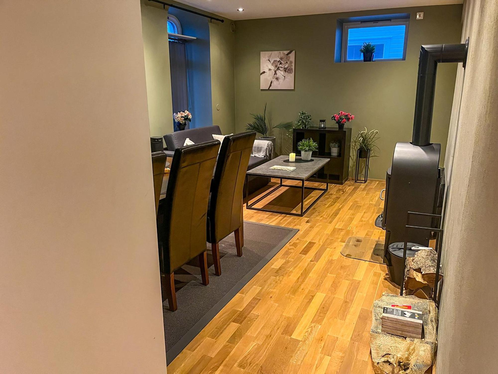 Ålesund Two-Bedroom City Apartment With Fire Place, Free Parking And Fjordview Terrace - Calm And Central מראה חיצוני תמונה