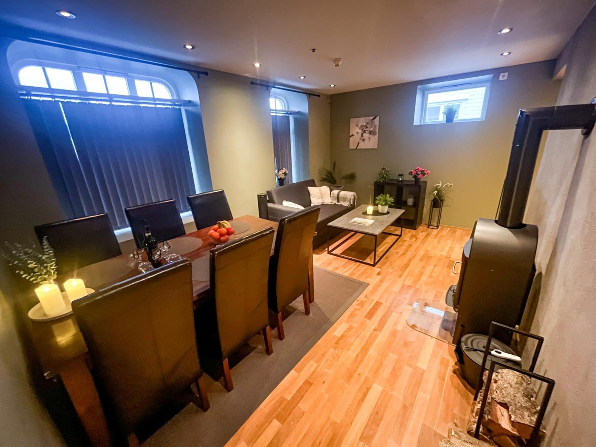 Ålesund Two-Bedroom City Apartment With Fire Place, Free Parking And Fjordview Terrace - Calm And Central מראה חיצוני תמונה